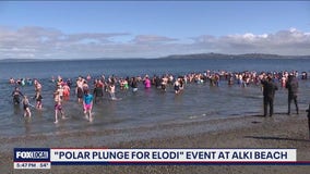 Eddie Vedder at Alki polar plunge to benefit skin disease research