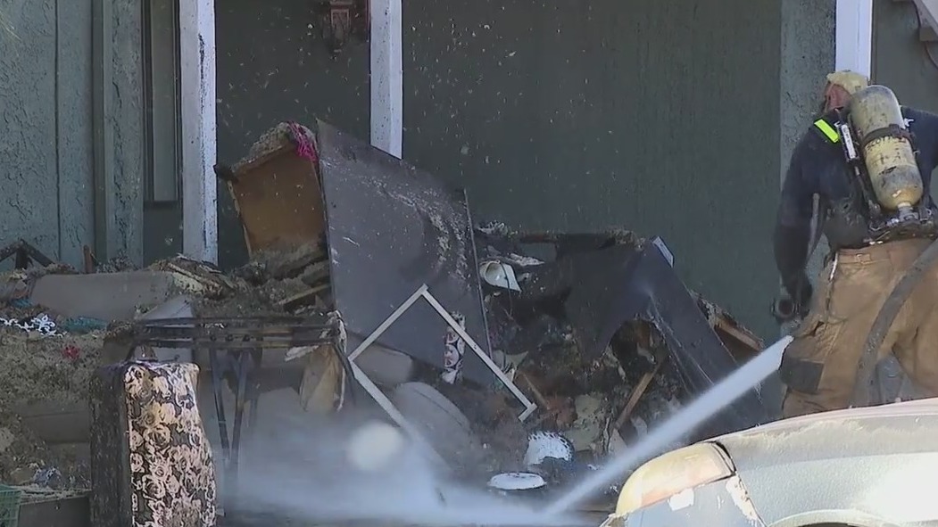 Phoenix apartment fire displaces nearly a dozen residents, including children