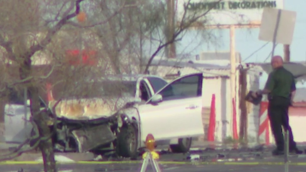 1 dead, 2 hurt after fiery car crash in Phoenix