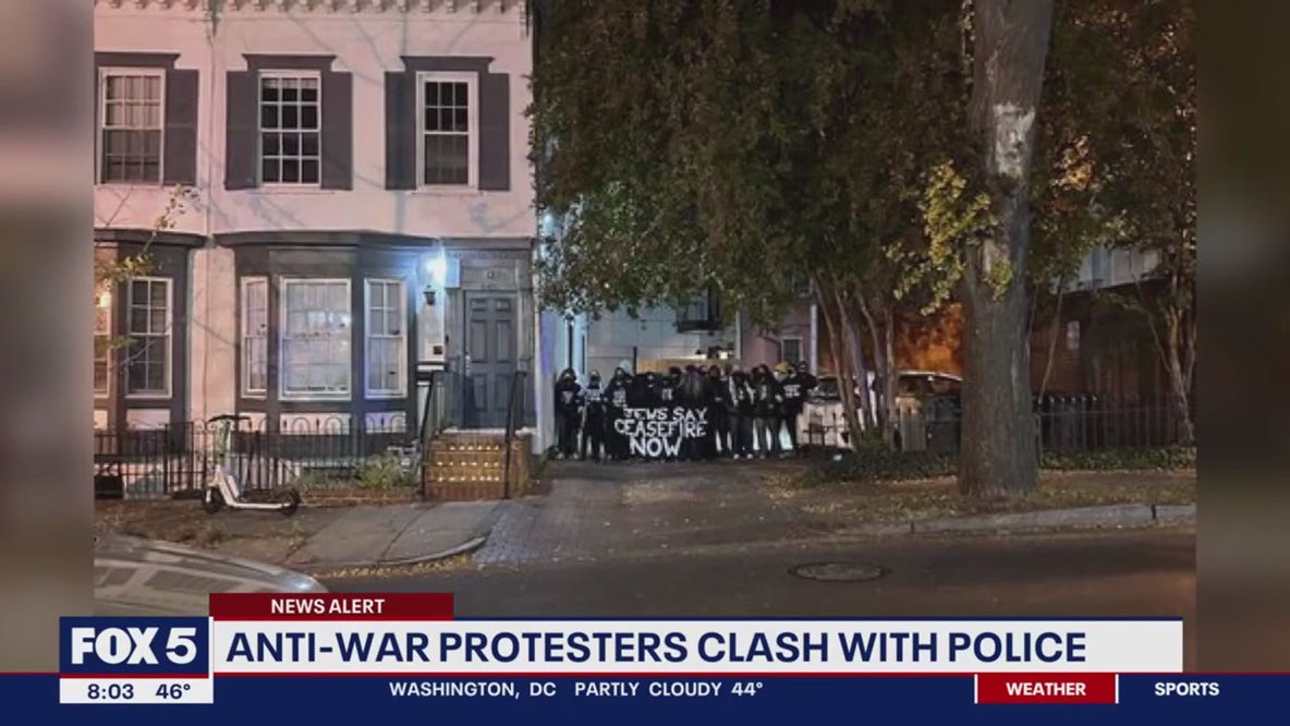 Police, pro-Palestine protesters clash outside DNC building