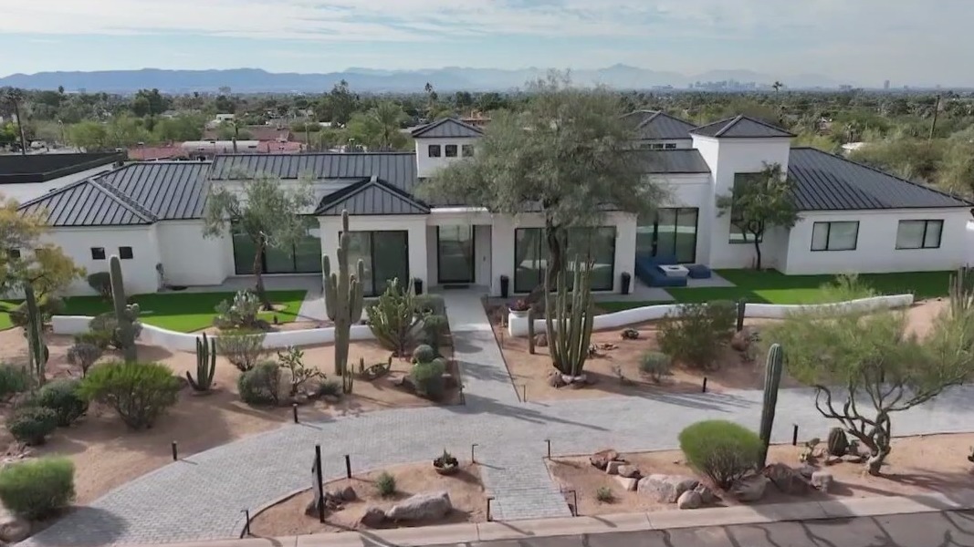 Cool House: Paradise Valley home with Camelback Mountain views