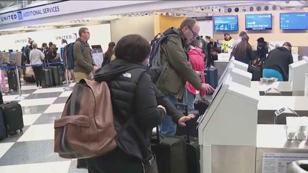 Chicago airports packed with spring break travelers