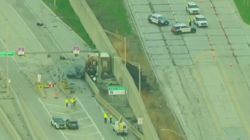 Jane Addams Tollway crash: 1 dead in fiery collision with toll plaza