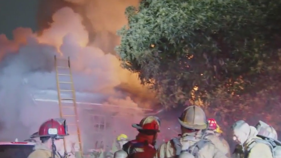 Hollywood house fire injures firefighter