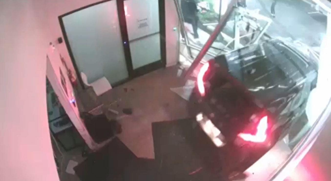 Looting suspects ram car into marijuana dispensary in Philadelphia neighborhood