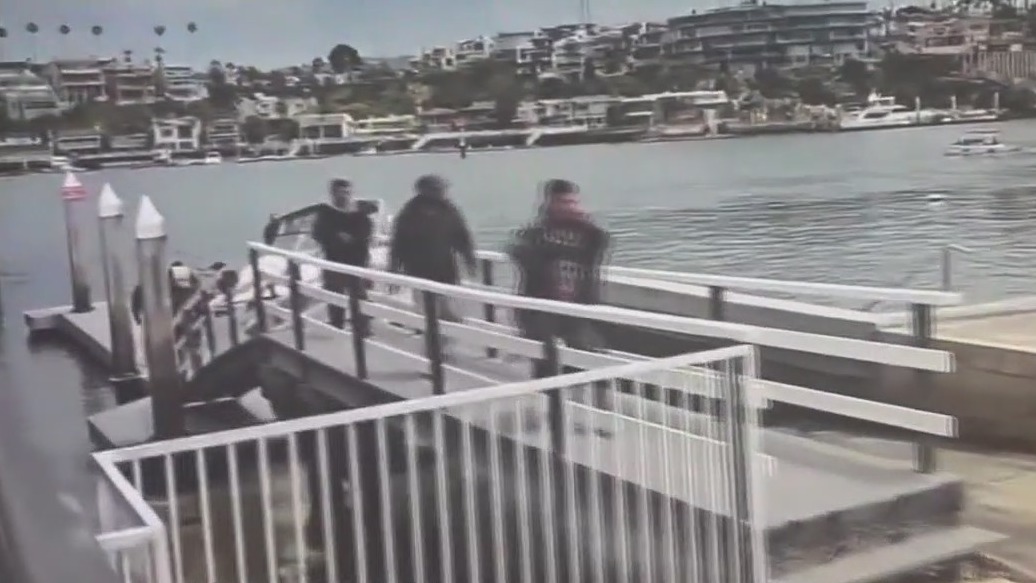 Possible migrants hop out of boat at Newport Harbor