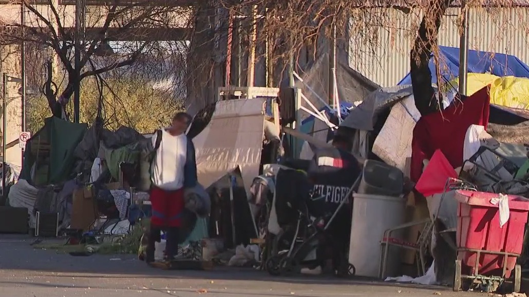 Unsheltered community in Phoenix area facing winter weather as advocates try to help