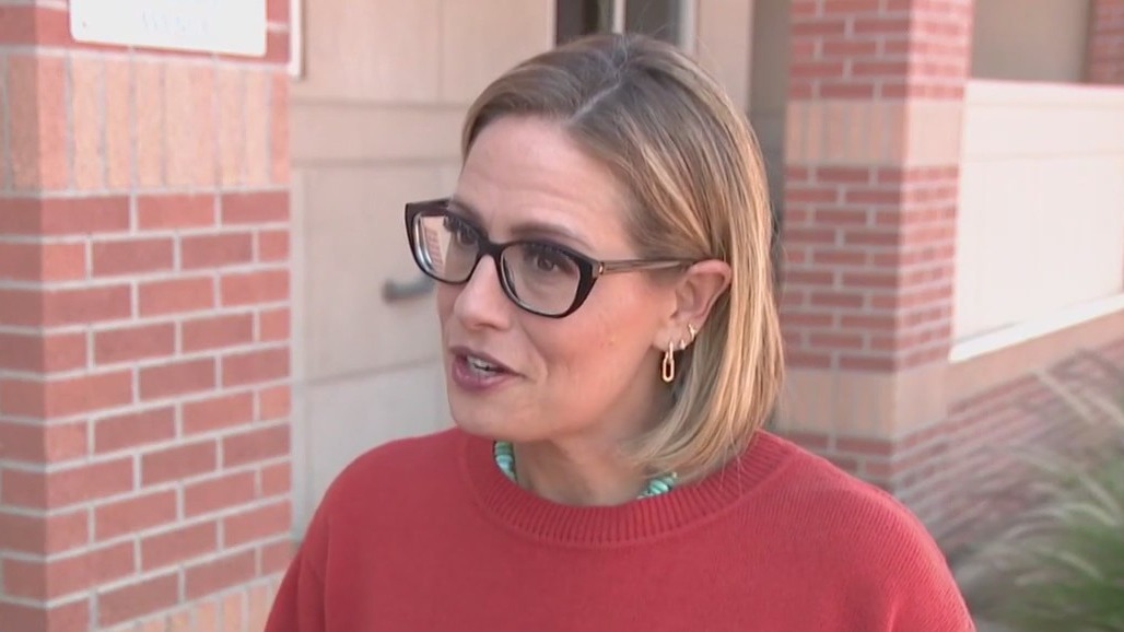 Kyrsten Sinema leaves the Democrats to become an independent