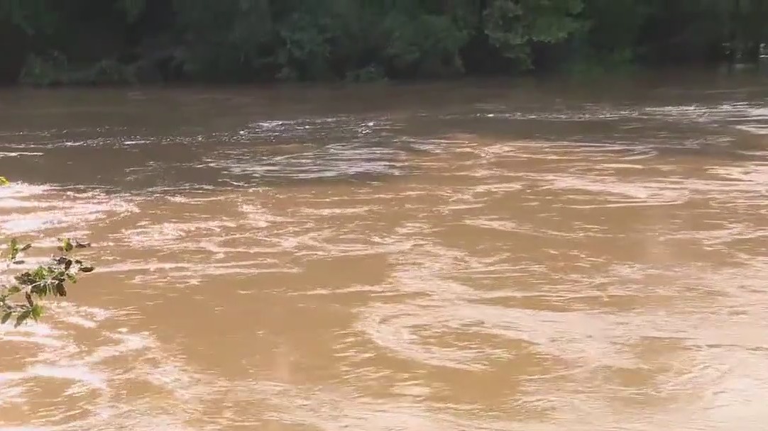 Neighbors in Huffman and Cleveland assess flood damage, seek aid from community organizations