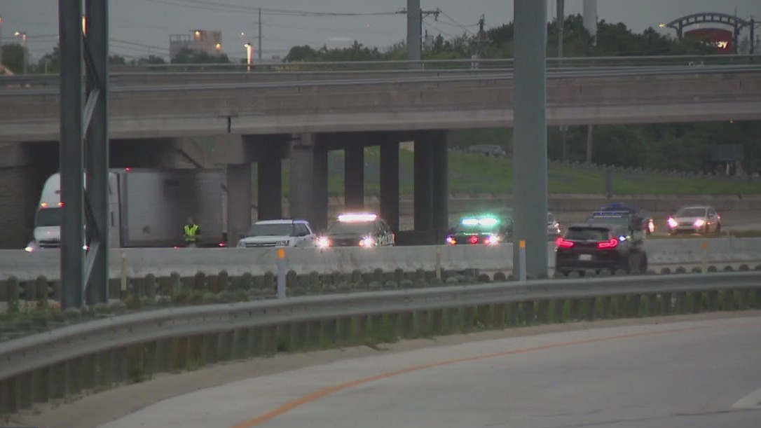 Crash shuts down I-35 in Round Rock