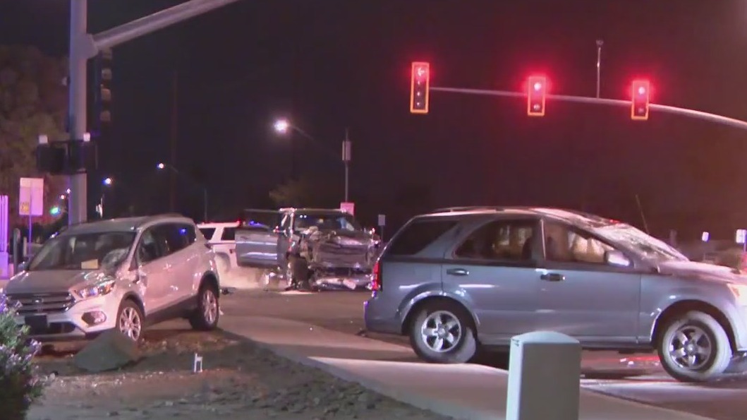 Driver ran red light, caused Glendale crash: police