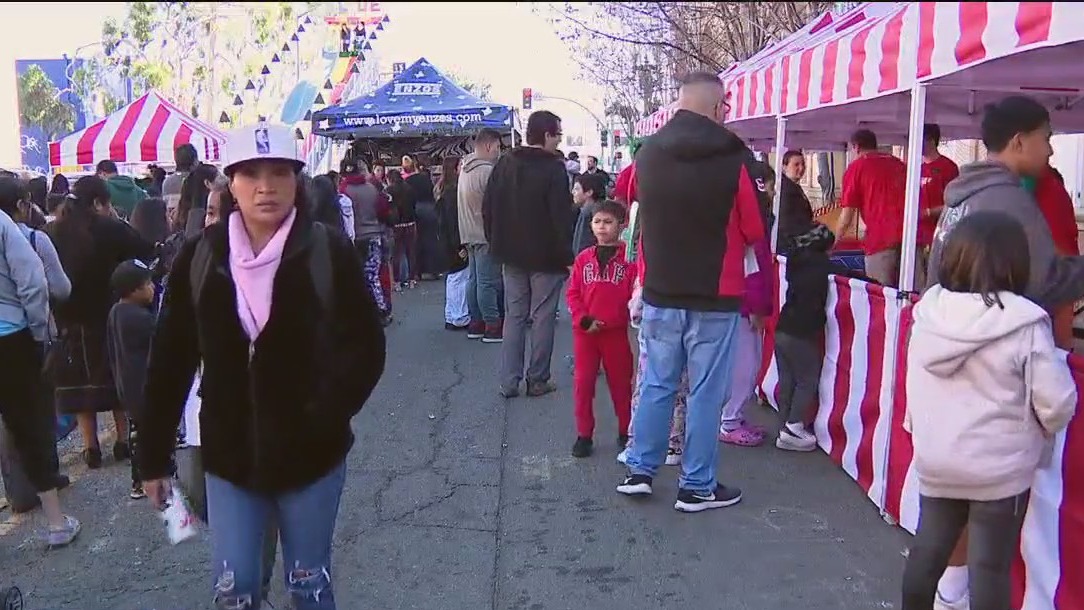 15th annual Oakland Posada brings holiday cheer to Fruitvale