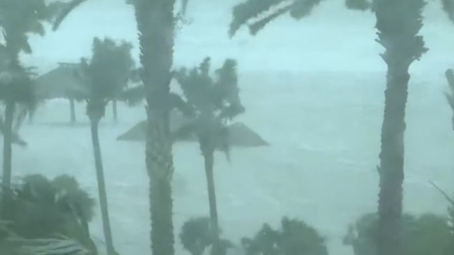 Hurricane Ian making landfall in Florida