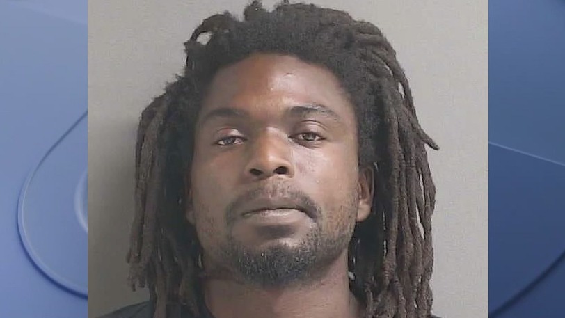Man exposed self to woman in store: police