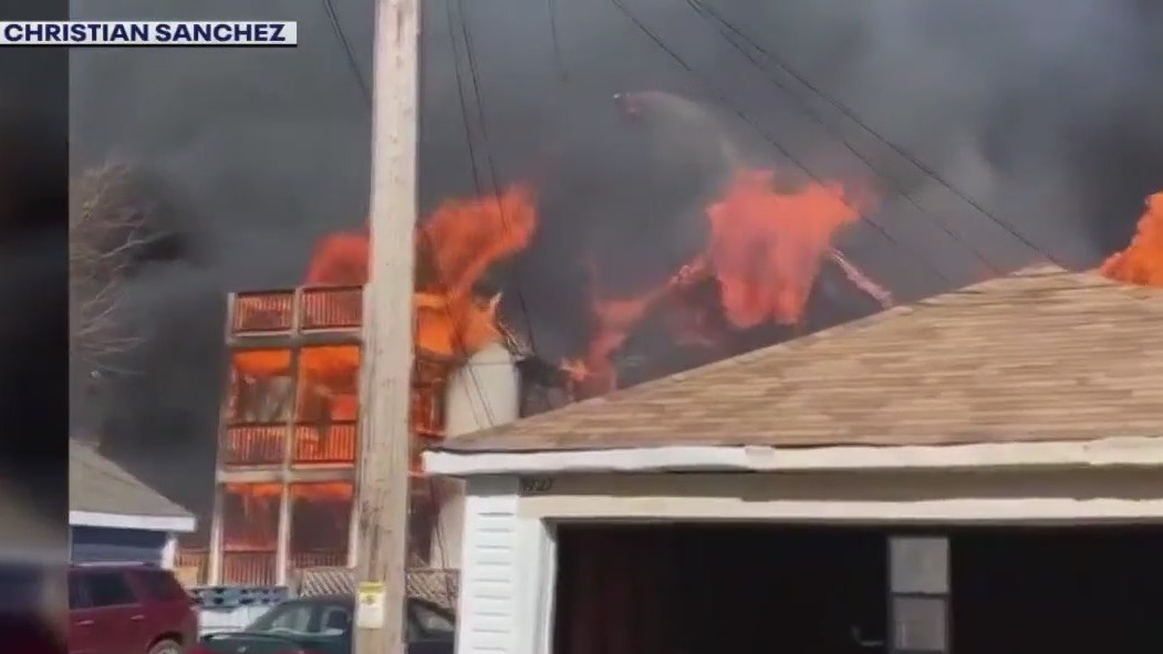 Milwaukee fire, 19th and Burnham, 4 homes damaged