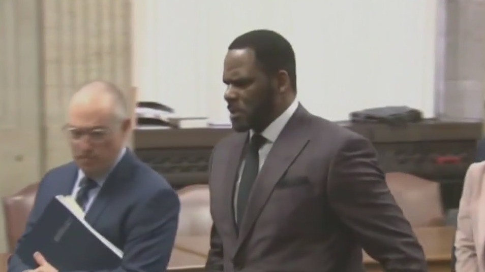 R. Kelly sues federal government over alleged leak