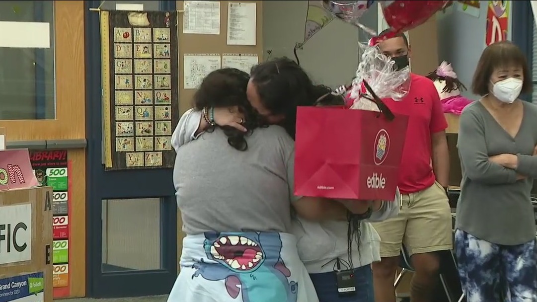 Arizona soldier returns from Kuwait to surprise 5th grader daughter in class