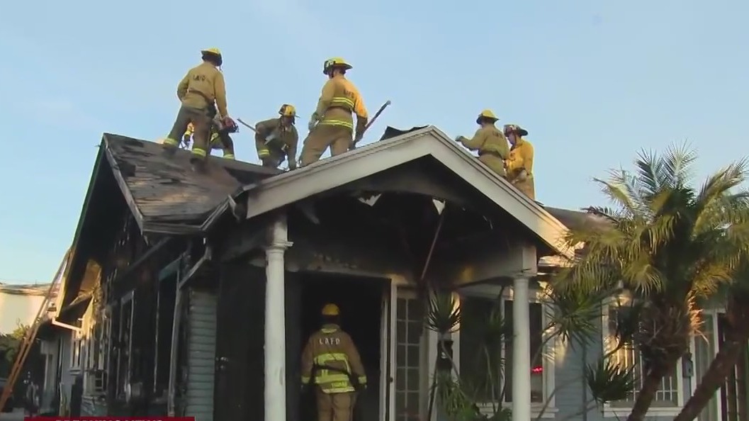 Large duplex fire breaks out in Hollywood