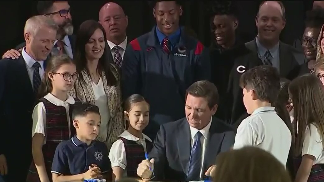 Gov. DeSantis signs bill to expand school voucher program