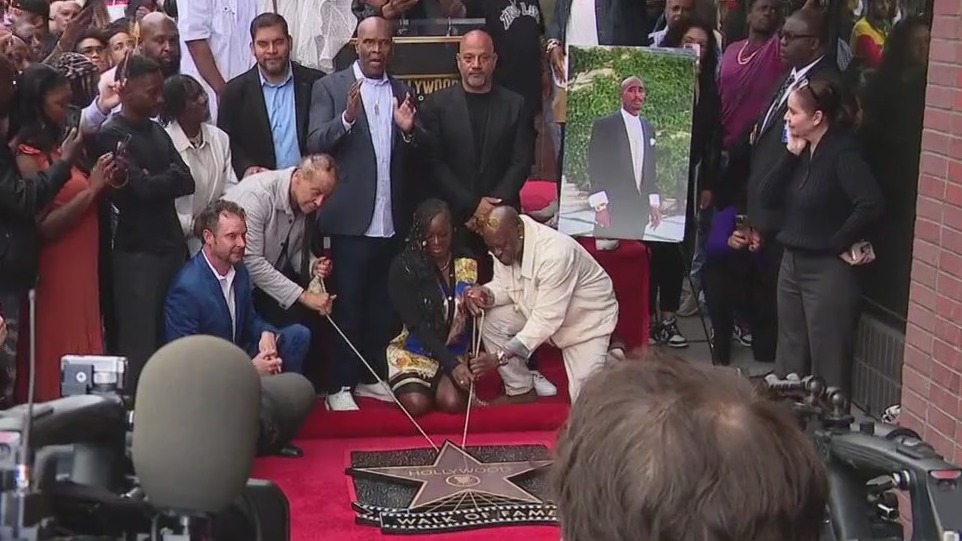 Tupac Shakur receives Walk of Fame star