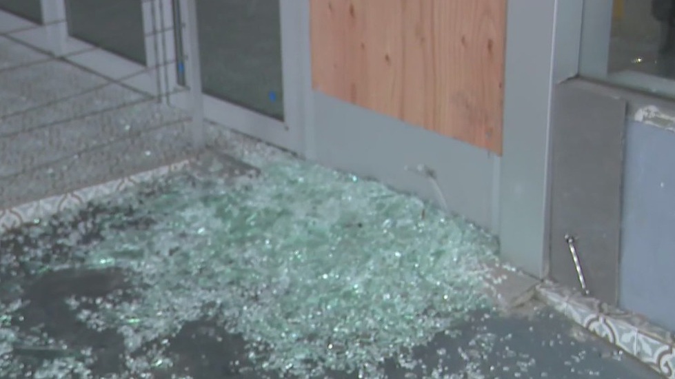 Burglars hit 5 Westwood businesses within 10 minutes