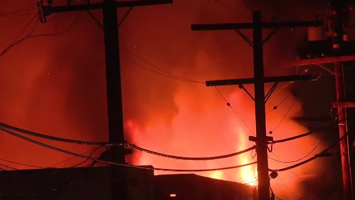 Fire engulfs commercial building in Lincoln Heights