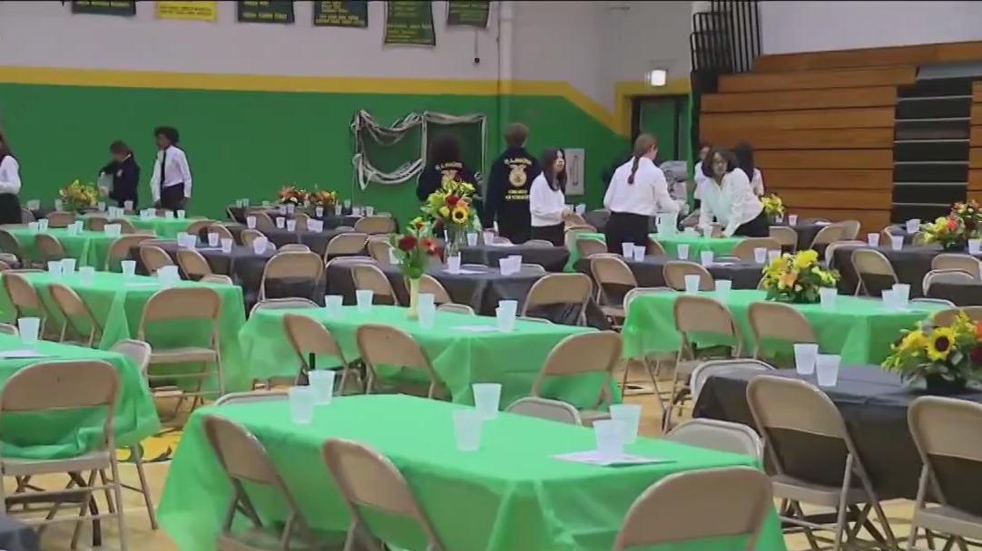 Chicago students to serve Thanksgiving meals to 400 senior citizens
