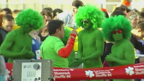Runners prepare for 2024 Shamrock Shuffle in downtown Chicago