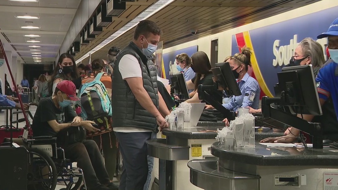 Power outage at Sky Harbor results in flight delays, frustrated passengers.