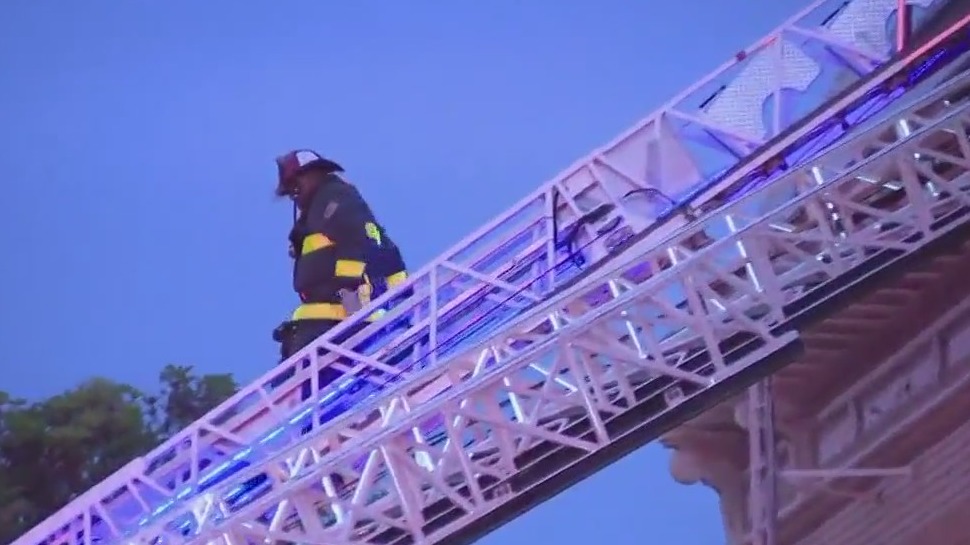 Crews rescue 5 from San Francisco Mission District fire