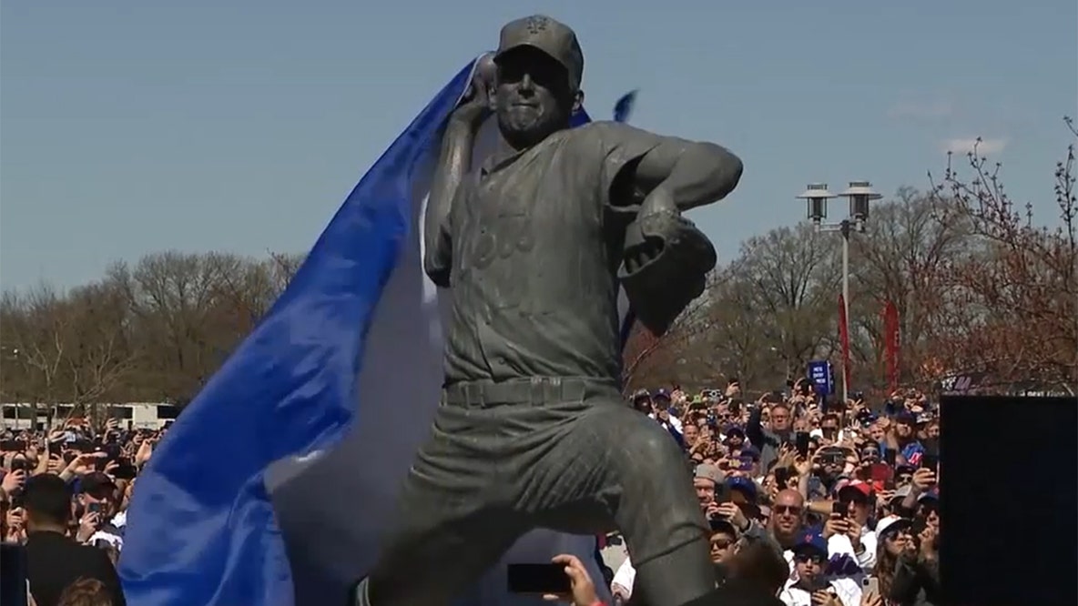 Tom Seaver statue unveiled