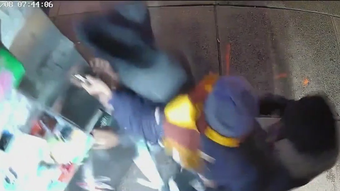NYC newsstand workers targeted by robbers