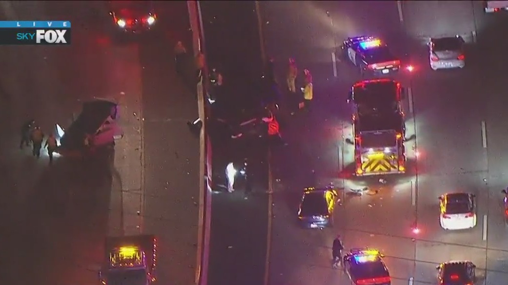 At least 1 killed in 101 Freeway pileup in Calabasas
