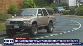 Arlington cop nearly hit during car robbery