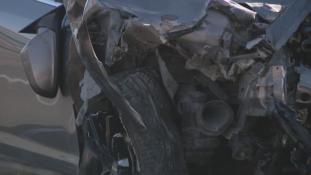 5 cars involved in Phoenix crashes
