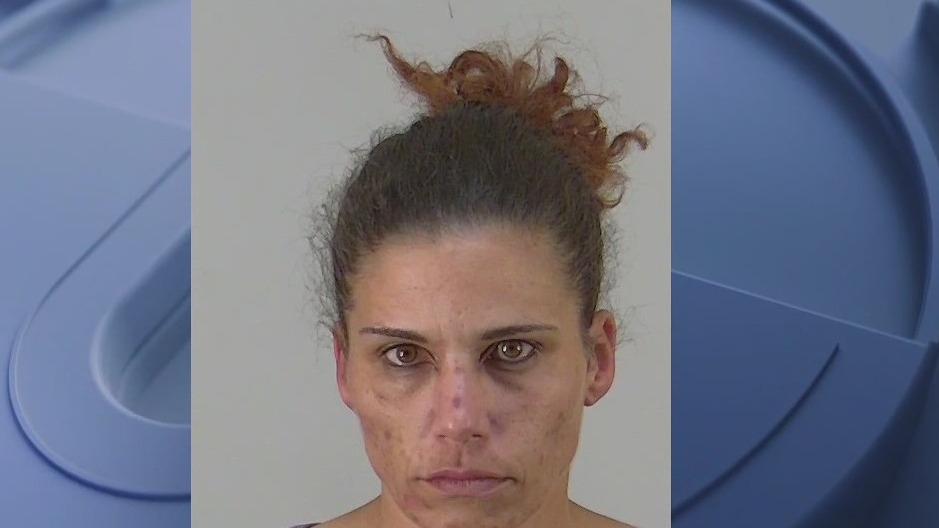 Police: Central Florida mom abandoned kids at gas station for hours