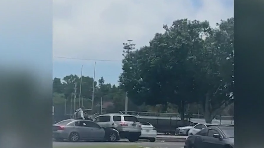 Watch: Teen drivers race through parking lot before crash
