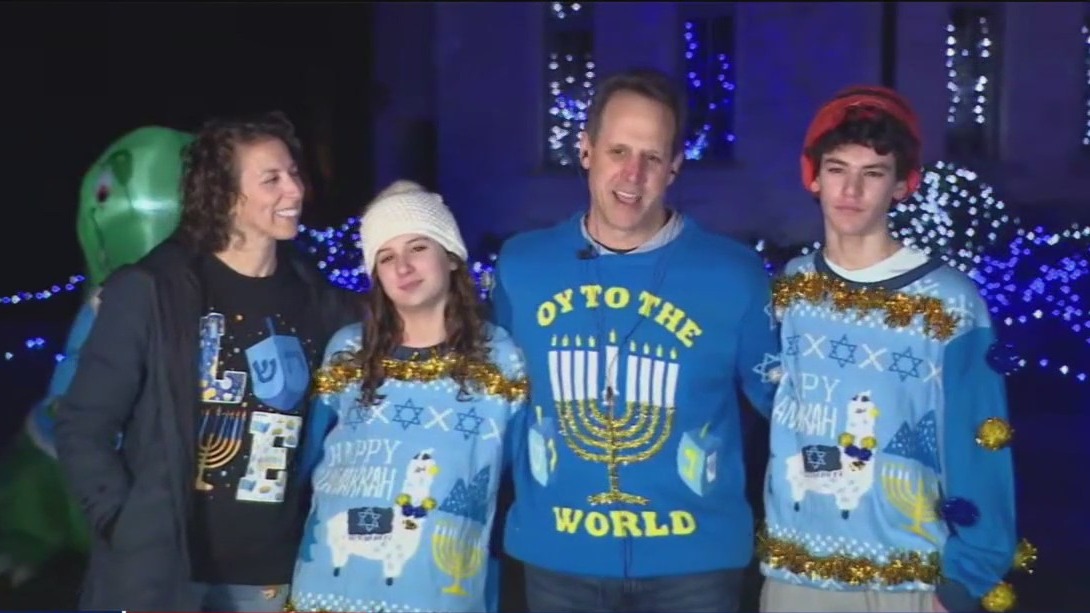Glencoe family creates magnificent Hanukkah light display