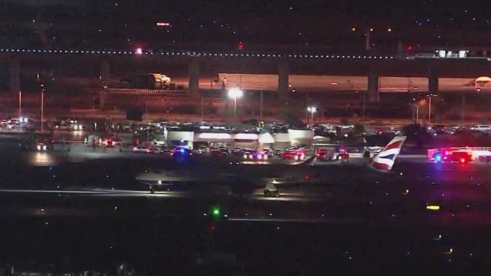 Security incident at Sky Harbor Airport shuts down runway, causes delays
