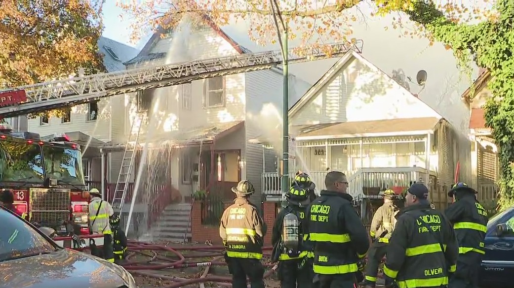 Extra-alarm fire spreads to three homes in Logan Square