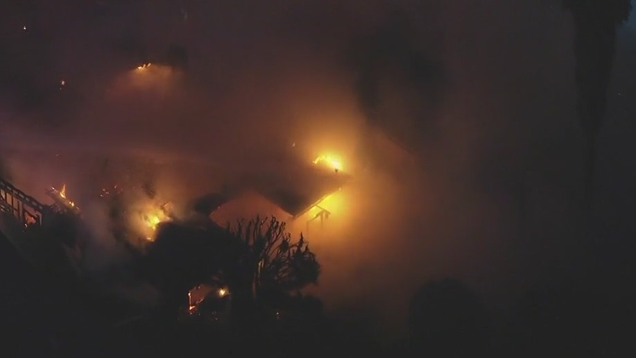 Crews battle duplex fire in Hollywood