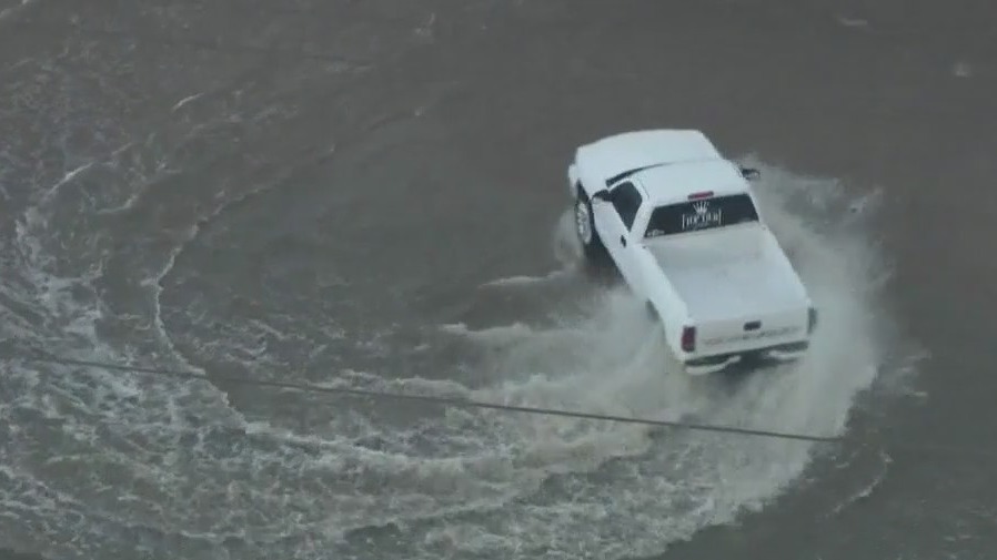 Truck does donuts in the LA River