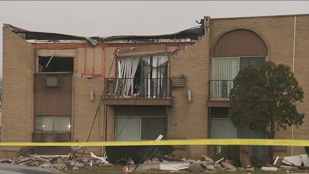 Mundelein apartment complex damaged by storm