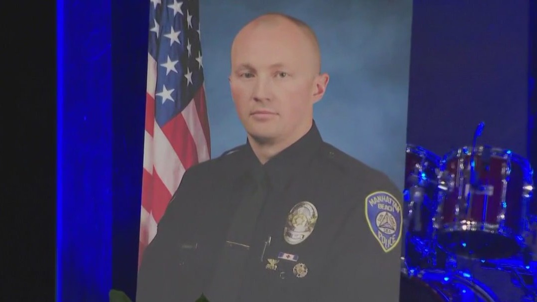Manhattan Beach mourns officer Chad Swanson