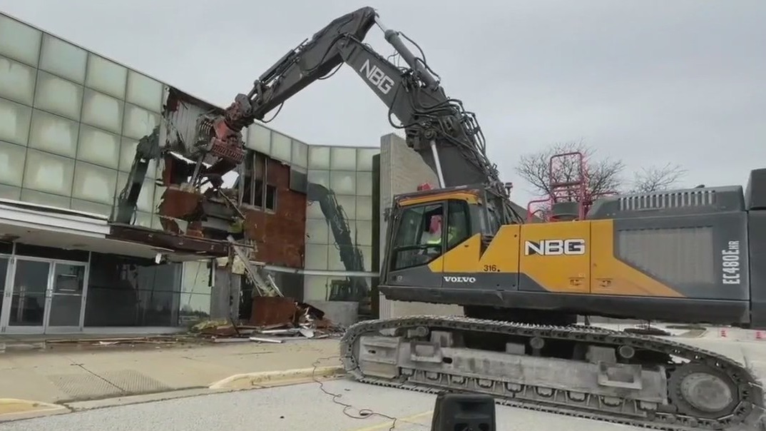 Racine's Regency Mall demolition begins