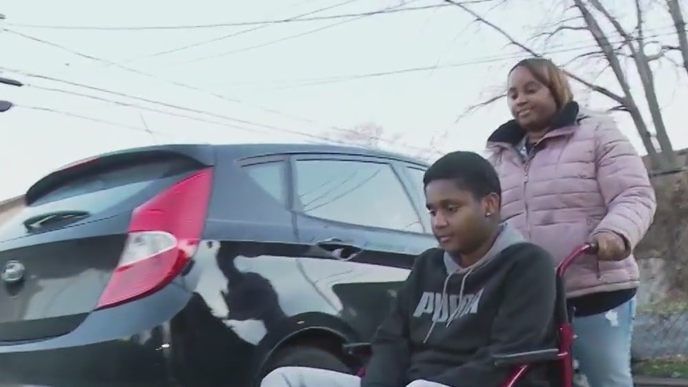 Melrose Park teen diagnosed with muscular dystrophy in need of wheelchair-accessible van