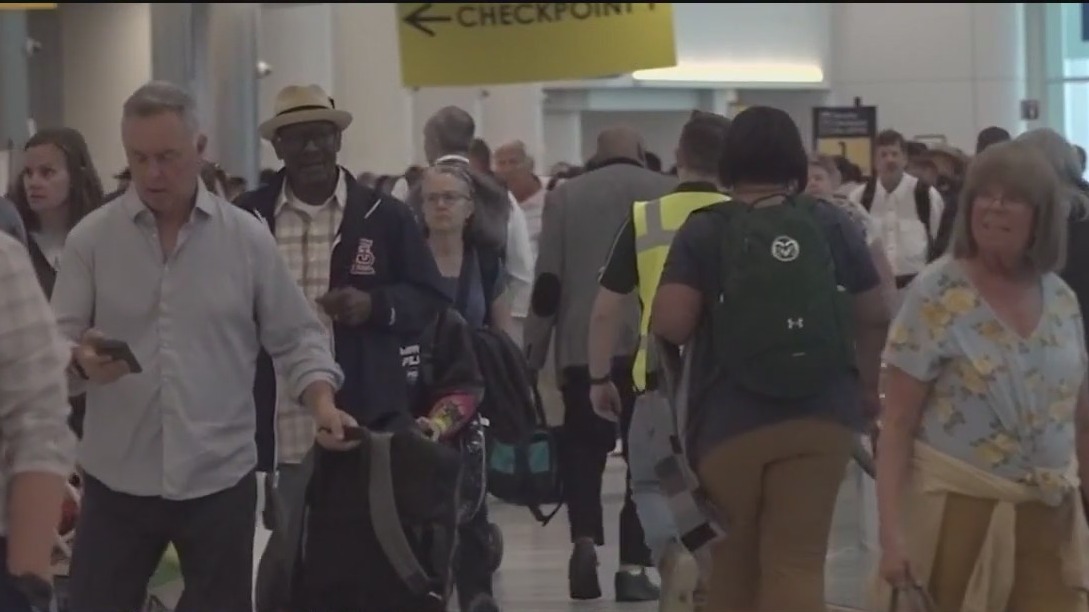 6 airlines sue federal government over junk fee law