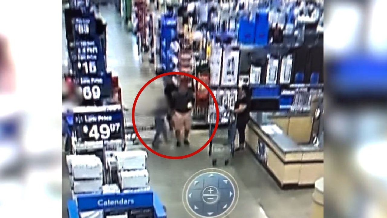 Man tries to kidnap child in Walmart deputies say