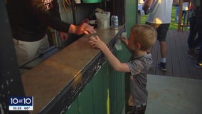 Kids get paid to collect foul balls in Cologne