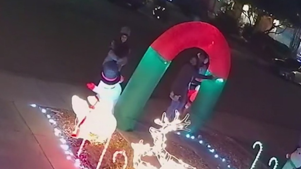 'I was so happy': Arizona teens fix family's fallen Christmas decorations